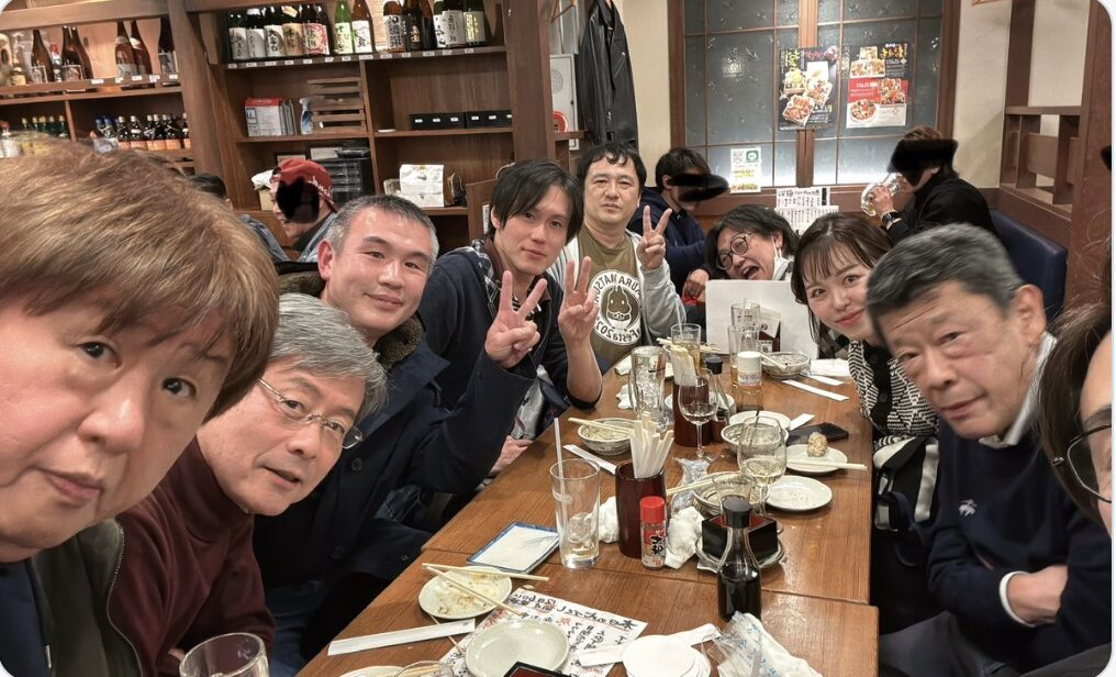 飲み会で記念撮影